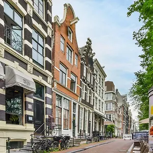 https://de-achterkamer-a-tiny-attic-on-the-herengracht.amsterdamhotelsnl.com