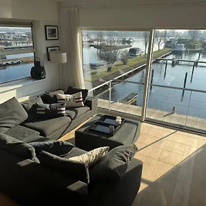 https://the-boathouse.thehaguehotels.net
